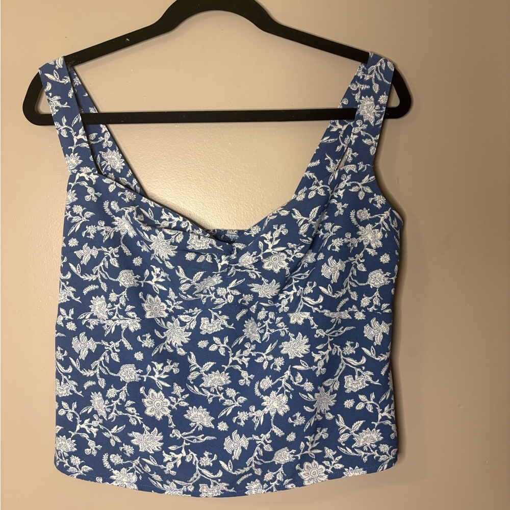 Abercrombie & Fitch Women’s Blue and White Floral Tank Top Crop Top